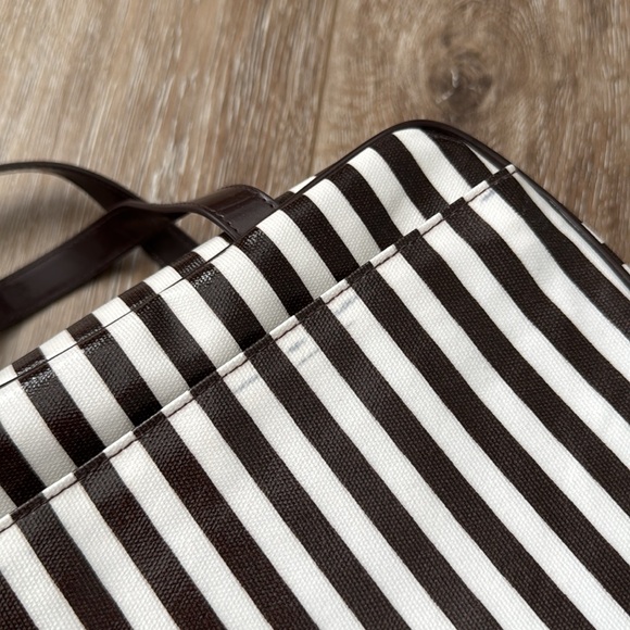 Henri Bendel Signature Striped 3 Zip Compartment Hanging Toiletries Bag - Picture 9 of 10